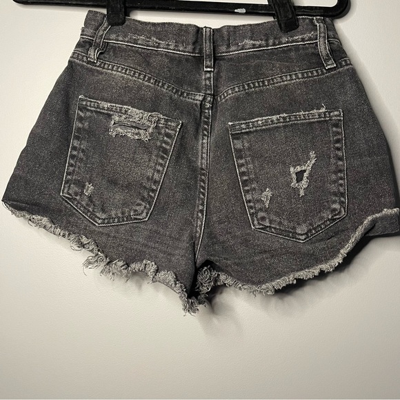 WE THE FREE Lasso Distressed Black Jean Shorts Size 26 - Picture 3 of 4